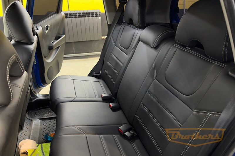 Авточехлы для сидений автомобиля Honda Jazz (Хонда Джазз), 2001 - 2005 серии "Premium" - серая строчка, гладкий центр