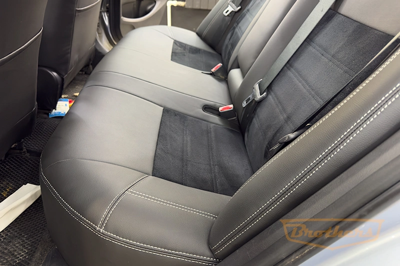 Авточехлы на Toyota Corolla (E140/E150), серии "Premium Plus" - серая строчка