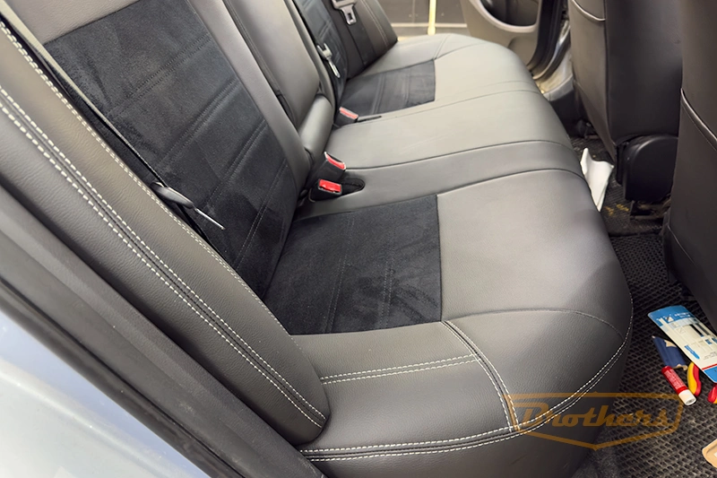 Авточехлы на Toyota Corolla (E140/E150), серии "Premium Plus" - серая строчка