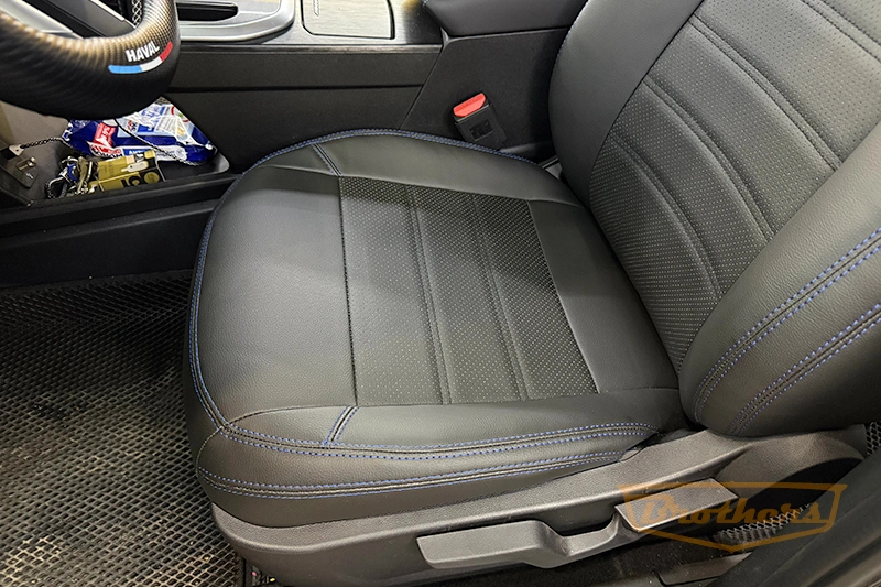 Авточехлы на сиденья Haval Jolion (Хавал Джулиан) серии "Premium" - синяя строчка