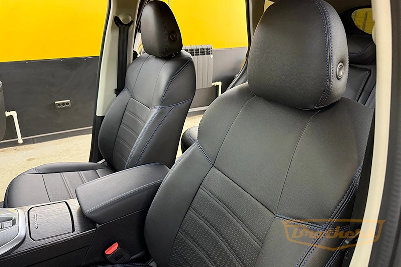 Авточехлы на сиденья Haval Jolion (Хавал Джулиан) серии "Premium" - синяя строчка