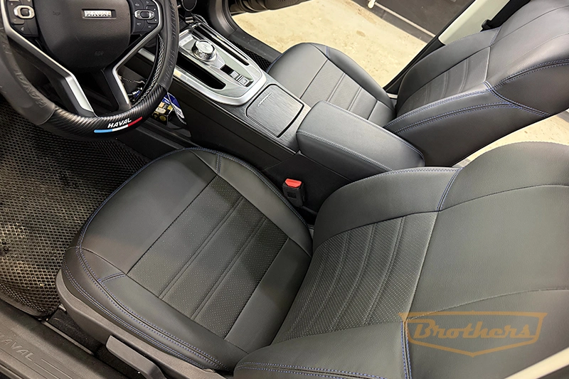 Авточехлы на сиденья Haval Jolion (Хавал Джулиан) серии "Premium" - синяя строчка