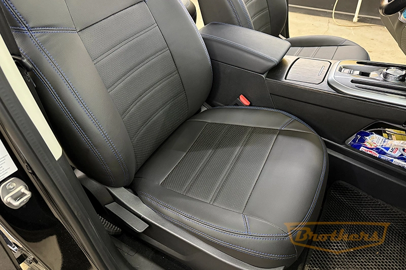 Авточехлы на сиденья Haval Jolion (Хавал Джулиан) серии "Premium" - синяя строчка