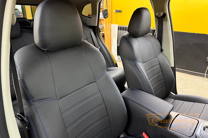 Авточехлы на сиденья Haval Jolion (Хавал Джулиан) серии "Premium" - синяя строчка