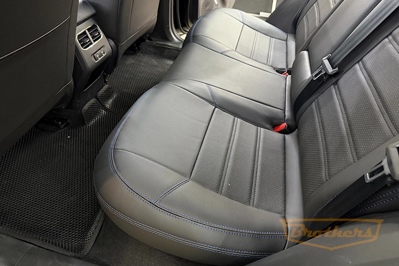 Авточехлы на сиденья Haval Jolion (Хавал Джулиан) серии "Premium" - синяя строчка