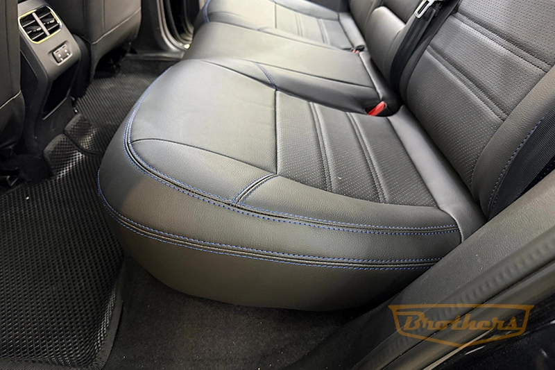 Авточехлы на сиденья Haval Jolion (Хавал Джулиан) серии "Premium" - синяя строчка