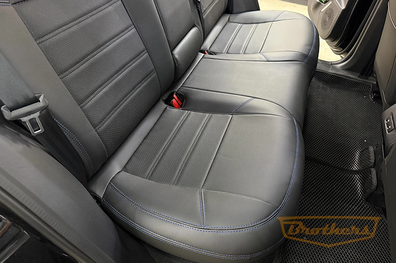 Авточехлы на сиденья Haval Jolion (Хавал Джулиан) серии "Premium" - синяя строчка