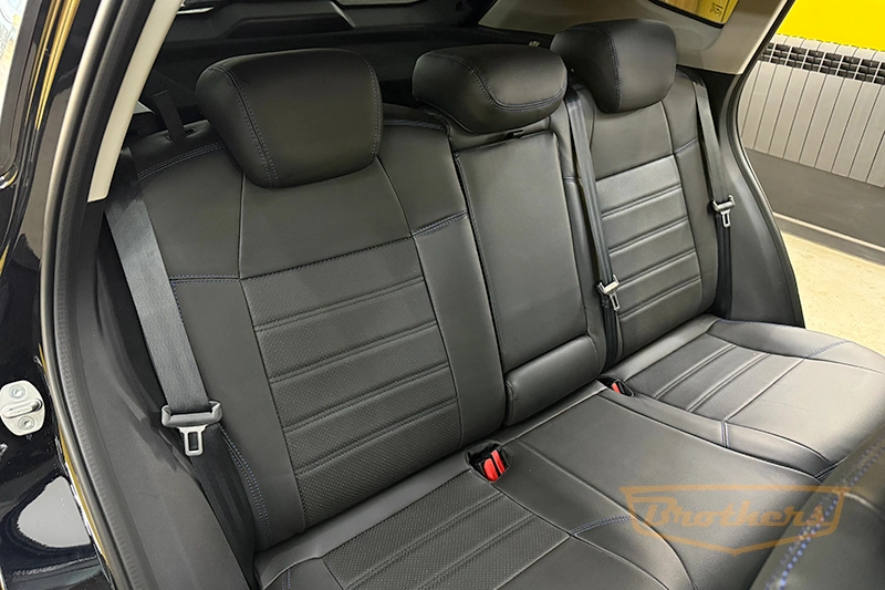 Авточехлы на сиденья Haval Jolion (Хавал Джулиан) серии "Premium" - синяя строчка