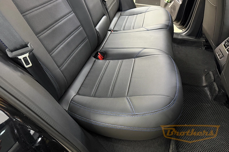 Авточехлы на сиденья Haval Jolion (Хавал Джулиан) серии "Premium" - синяя строчка