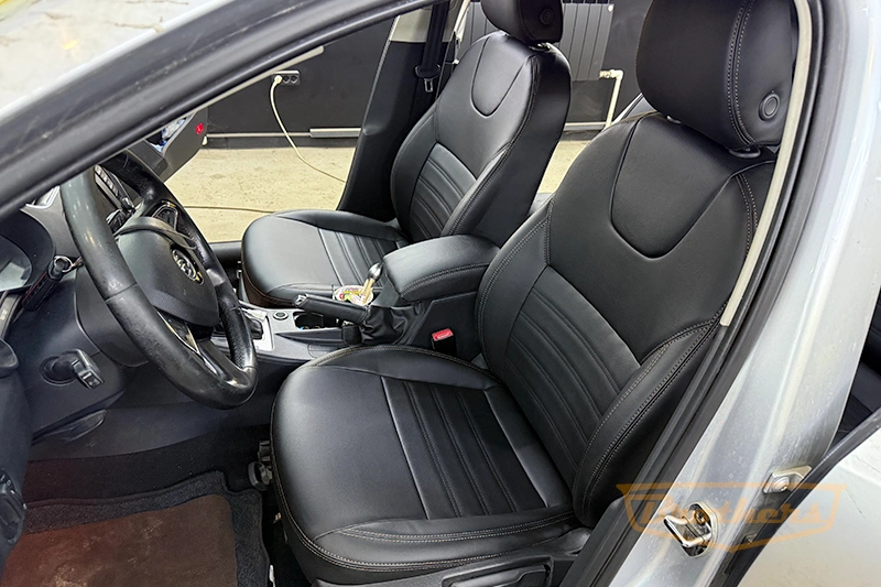 Чехлы на Skoda Octavia A7 (elegance), серии "Premium" - коричневая строчка