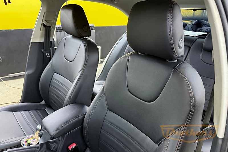 Чехлы на Skoda Octavia A7 (elegance), серии "Premium" - коричневая строчка