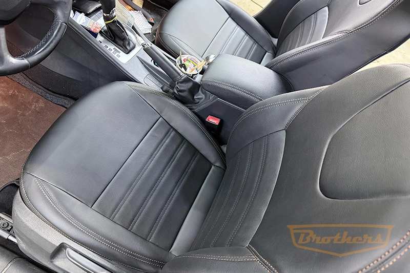 Чехлы на Skoda Octavia A7 (elegance), серии "Premium" - коричневая строчка