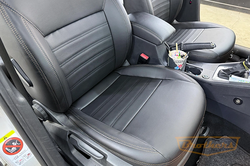 Чехлы на Skoda Octavia A7 (elegance), серии "Premium" - коричневая строчка