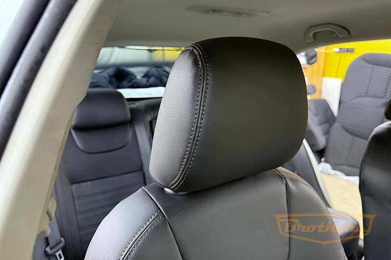 Чехлы на Skoda Octavia A7 (elegance), серии "Premium" - коричневая строчка