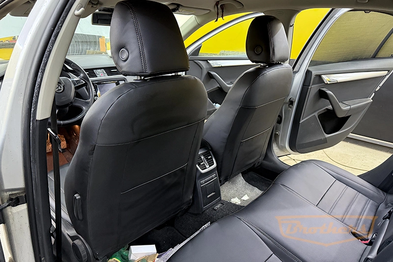 Чехлы на Skoda Octavia A7 (elegance), серии "Premium" - коричневая строчка