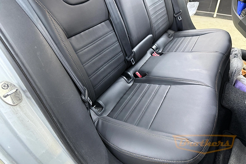 Чехлы на Skoda Octavia A7 (elegance), серии "Premium" - коричневая строчка