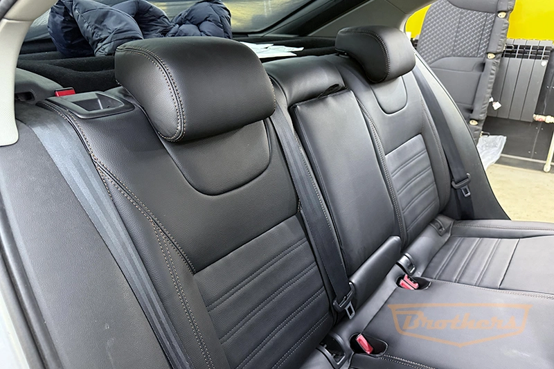 Чехлы на Skoda Octavia A7 (elegance), серии "Premium" - коричневая строчка