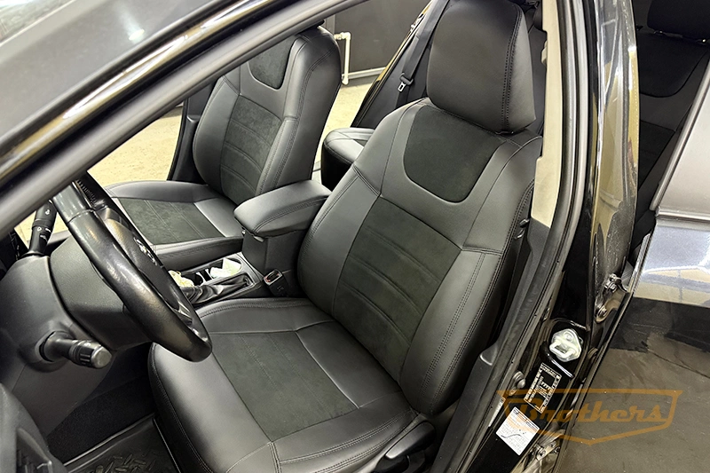 Авточехлы на Toyota Corolla (E160), серии "Alcantara" - черная строчка