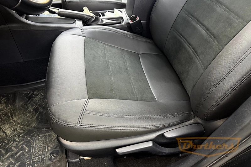 Авточехлы на Toyota Corolla (E160), серии "Alcantara" - черная строчка