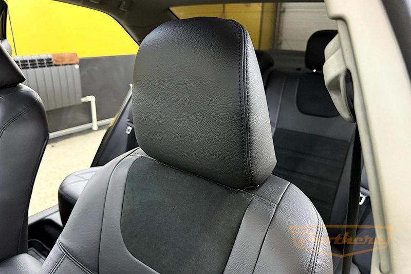 Авточехлы на Toyota Corolla (E160), серии "Alcantara" - черная строчка