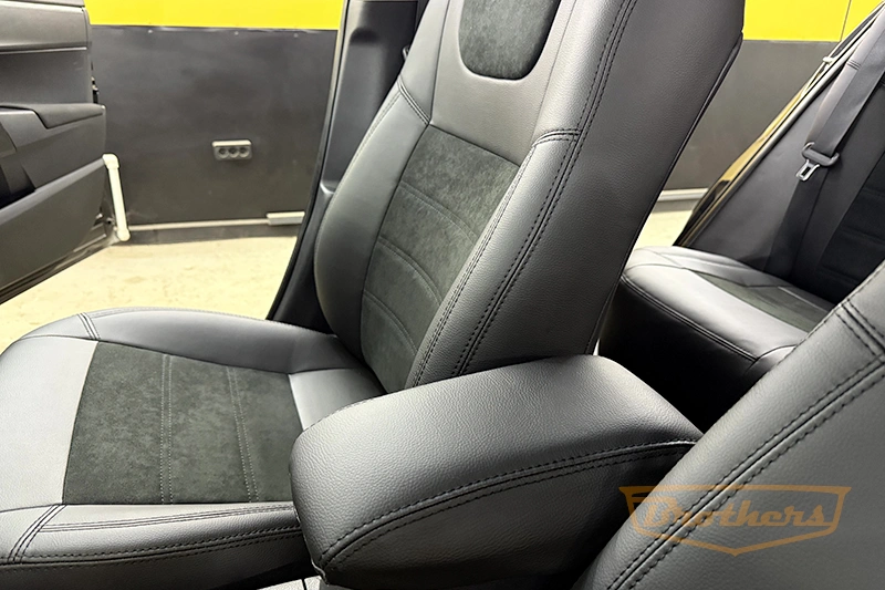 Авточехлы на Toyota Corolla (E160), серии "Alcantara" - черная строчка