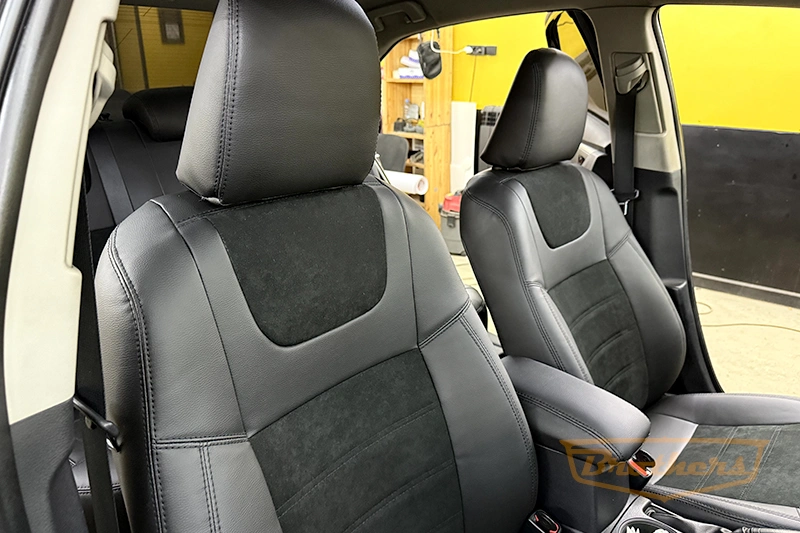 Авточехлы на Toyota Corolla (E160), серии "Alcantara" - черная строчка