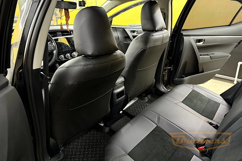 Авточехлы на Toyota Corolla (E160), серии "Alcantara" - черная строчка