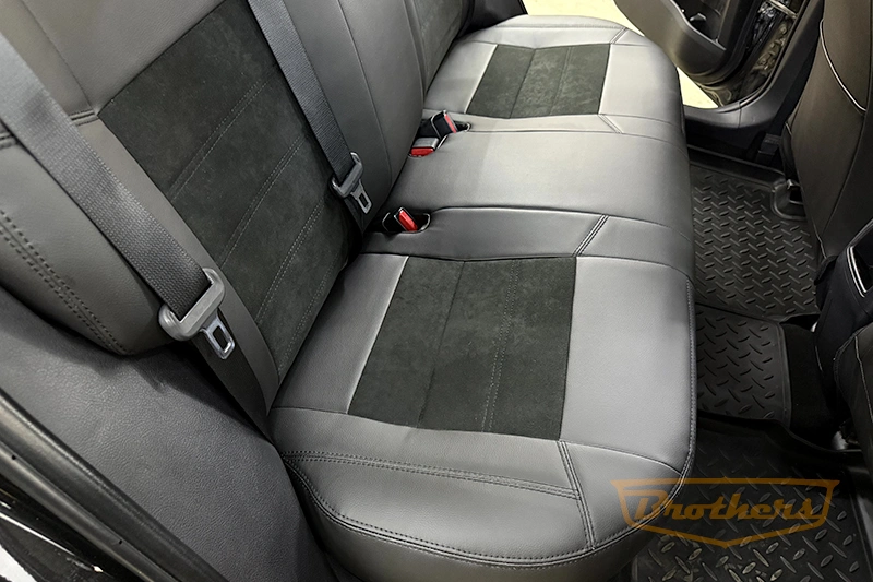 Авточехлы на Toyota Corolla (E160), серии "Alcantara" - черная строчка