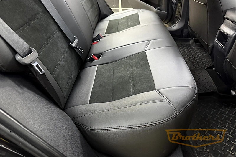 Авточехлы на Toyota Corolla (E160), серии "Alcantara" - черная строчка