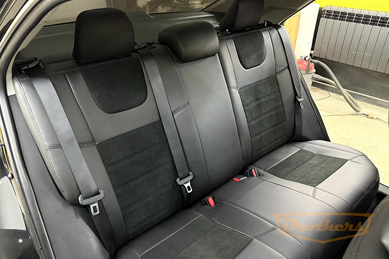 Авточехлы на Toyota Corolla (E160), серии "Alcantara" - черная строчка