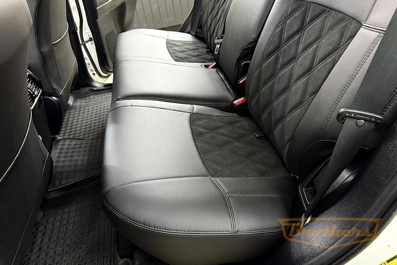 Чехлы на Toyota Prado 150 (рестайлинг), серии "Alcantara" с ромбами - черная строчка