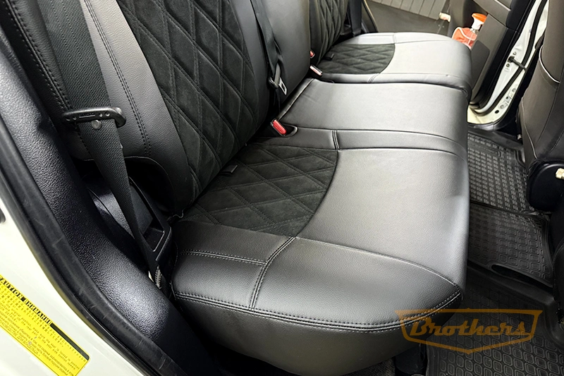 Чехлы на Toyota Prado 150 (рестайлинг), серии "Alcantara" с ромбами - черная строчка