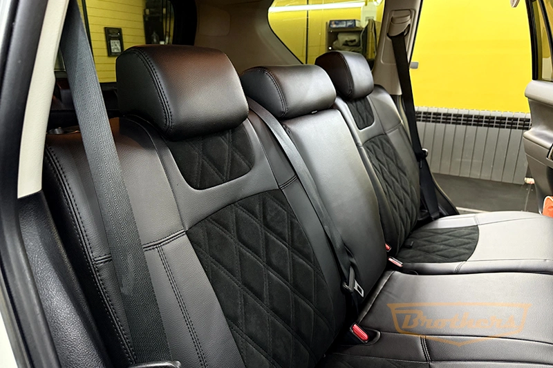 Чехлы на Toyota Prado 150 (рестайлинг), серии "Alcantara" с ромбами - черная строчка