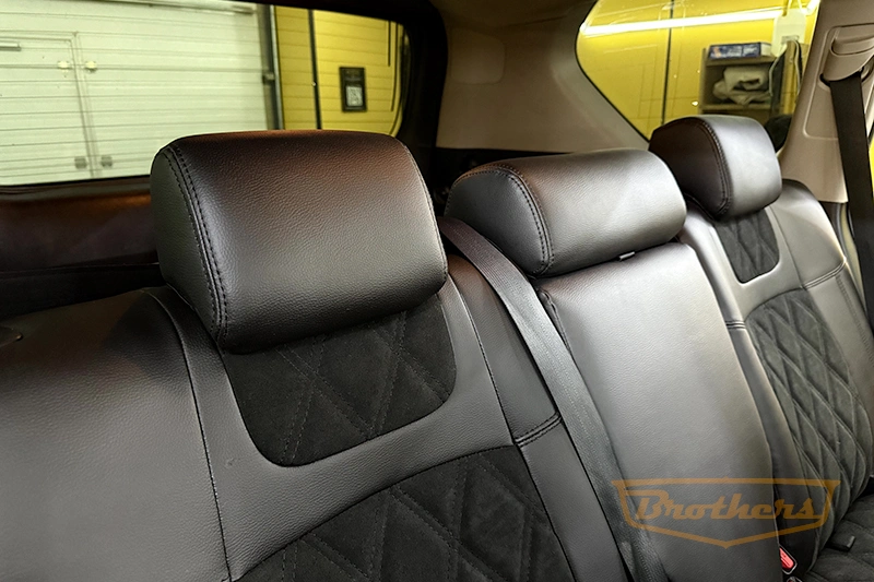 Чехлы на Toyota Prado 150 (рестайлинг), серии "Alcantara" с ромбами - черная строчка