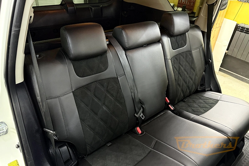 Чехлы на Toyota Prado 150 (рестайлинг), серии "Alcantara" с ромбами - черная строчка