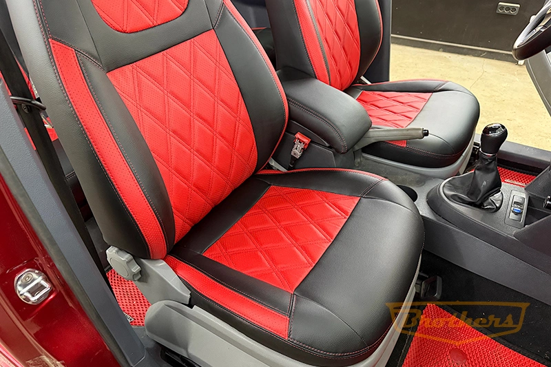 Чехлы из экокожи для Volkswagen Caddy 3 (2004 - 2010) серии "Premium" - красная строчка, красные вставки, ромбы