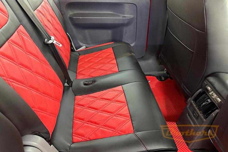 Чехлы из экокожи для Volkswagen Caddy 3 (2004 - 2010) серии "Premium" - красная строчка, красные вставки, ромбы