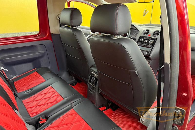 Чехлы из экокожи для Volkswagen Caddy 3 (2004 - 2010) серии "Premium" - красная строчка, красные вставки, ромбы