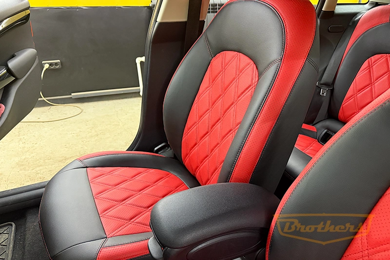 Чехлы на Mini Cooper Hatch (F56), серии "Premium" - красная строчка, красный центр, ромбы Чехлы на Mini Cooper Hatch (F56), серии "Premium" - красная строчка, красный центр, ромбы