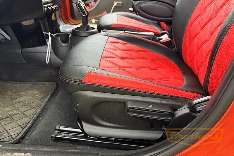 Чехлы на Mini Cooper Hatch (F56), серии "Premium" - красная строчка, красный центр, ромбы Чехлы на Mini Cooper Hatch (F56), серии "Premium" - красная строчка, красный центр, ромбы