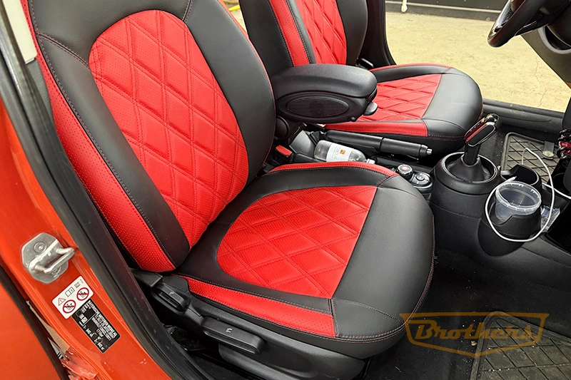 Чехлы на Mini Cooper Hatch (F56), серии "Premium" - красная строчка, красный центр, ромбы Чехлы на Mini Cooper Hatch (F56), серии "Premium" - красная строчка, красный центр, ромбы