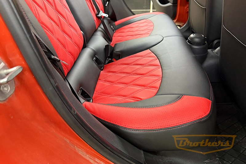 Чехлы на Mini Cooper Hatch (F56), серии "Premium" - красная строчка, красный центр, ромбы Чехлы на Mini Cooper Hatch (F56), серии "Premium" - красная строчка, красный центр, ромбы