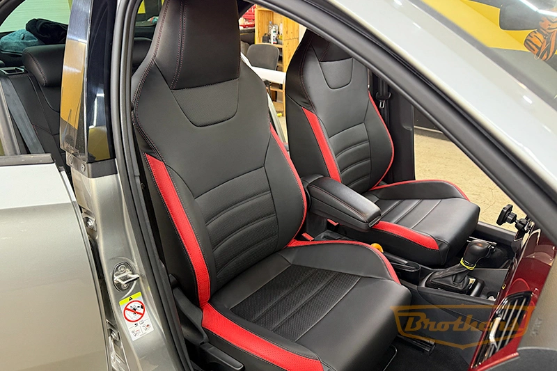 Чехлы для Volkswagen Polo VI, лифтбек, серии "Premium" - красная строчка, красные вставки