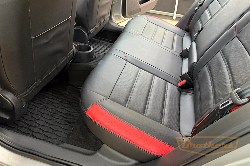 Чехлы для Volkswagen Polo VI, лифтбек, серии "Premium" - красная строчка, красные вставки