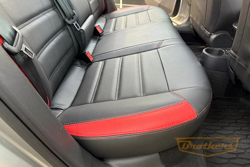 Чехлы для Volkswagen Polo VI, лифтбек, серии "Premium" - красная строчка, красные вставки