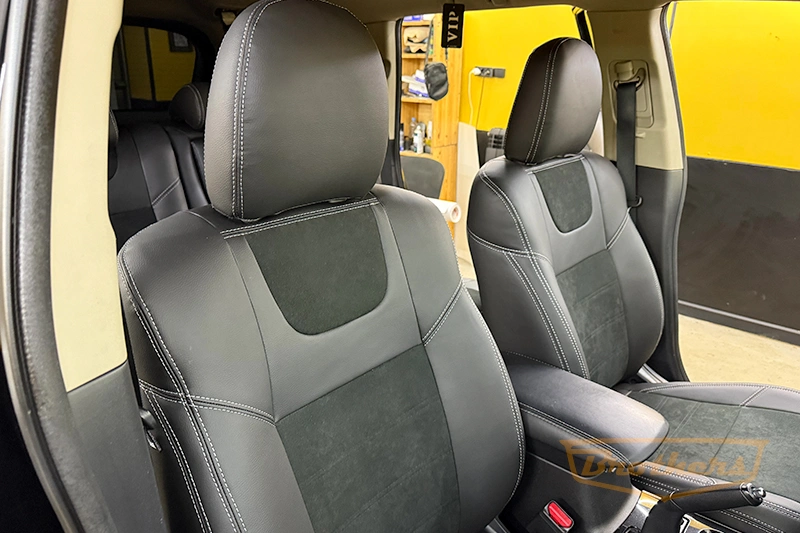 Авточехлы на Мицубиси Аутлэндер 3 (рестайлинг), серии "Alcantara Full" - серая строчка