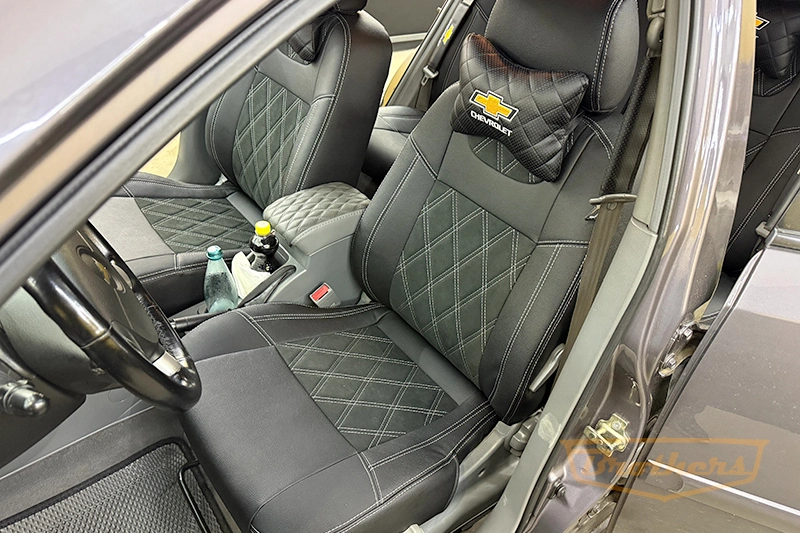 Автомобильные чехлы на сиденья Chevrolet Lacetti (с алькантарой), серии "Aurora" - серая строчка, ромбы