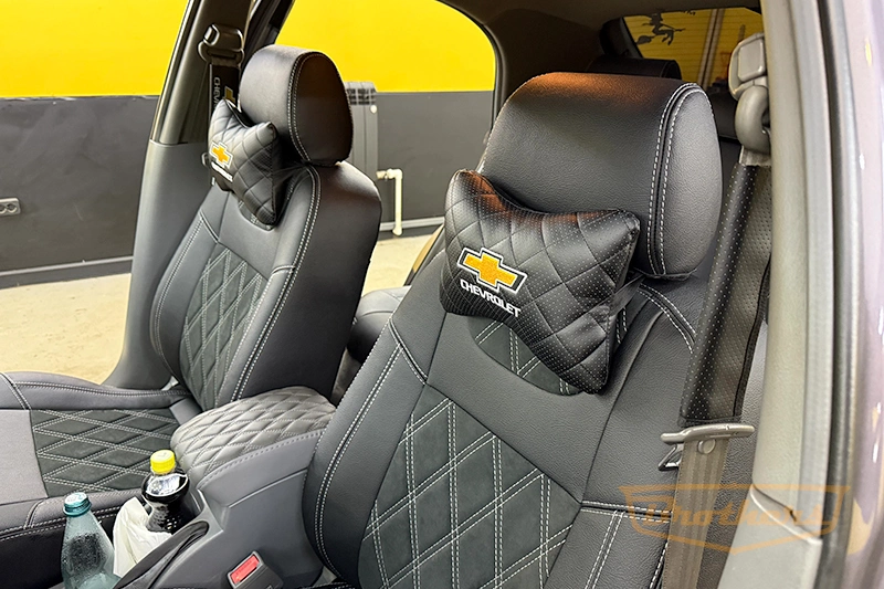 Автомобильные чехлы на сиденья Chevrolet Lacetti (с алькантарой), серии "Aurora" - серая строчка, ромбы