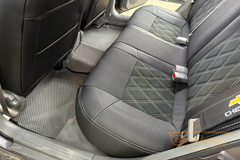 Автомобильные чехлы на сиденья Chevrolet Lacetti (с алькантарой), серии "Aurora" - серая строчка, ромбы