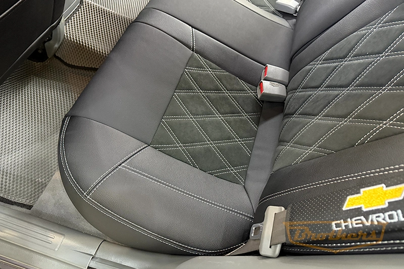 Автомобильные чехлы на сиденья Chevrolet Lacetti (с алькантарой), серии "Aurora" - серая строчка, ромбы